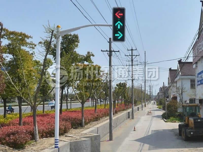 XHDG-017，單挑彎臂信號(hào)燈桿