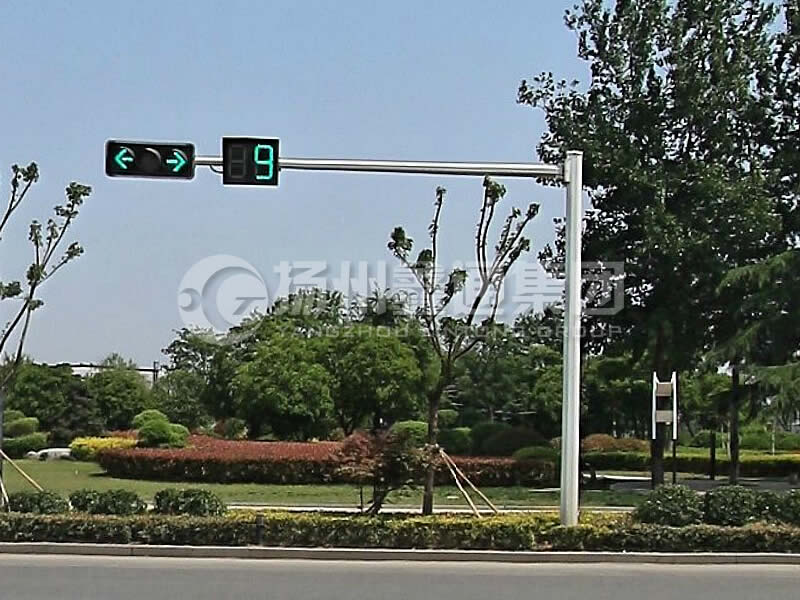 XHDG-035，L型八棱信號燈桿，丁字路口